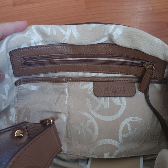 Michael Kors Portland Brown Leather Hobo Bag with Gold Hardware and MK Bag Charm - Picture 4 of 10